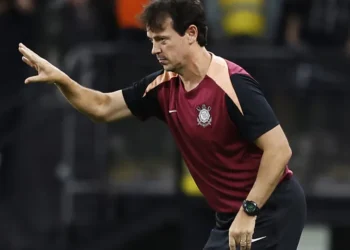 Diniz exalta força do Corinthians para arrancar empate com o Santa Fe: