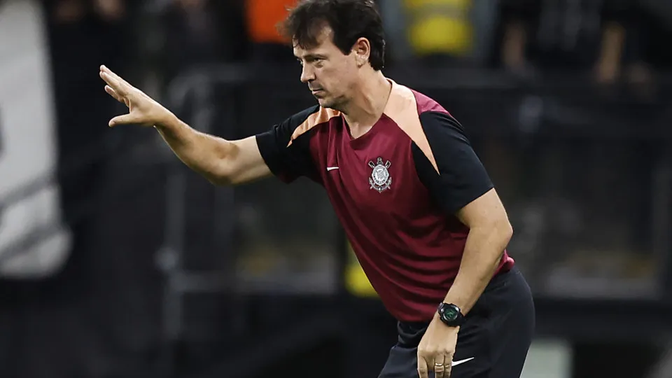 Diniz exalta força do Corinthians para arrancar empate com o Santa Fe: