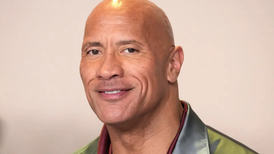 Dwayne Johnson revela susto com nódulo em testículo durante divulgação de filme