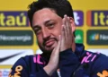EUA não quis trocar dia, diz Arthur Elias sobre jogos simultâneos do Brasil