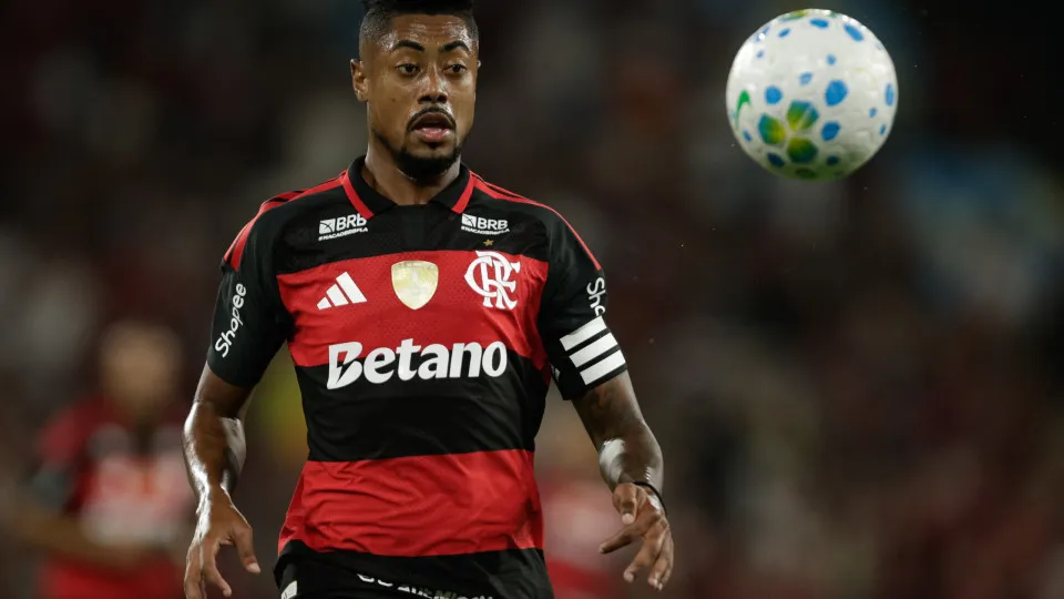 Flamengo renova com Bruno Henrique até 2027: