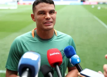 Fluminense anuncia o retorno do zagueiro Thiago Silva