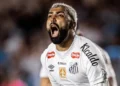 Gabigol é punido pelo STJD por gesto obsceno em jogo do Santos
