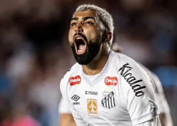 Gabigol é punido pelo STJD por gesto obsceno em jogo do Santos