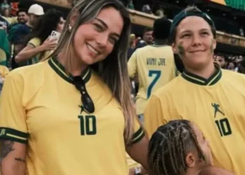 Mãe do primeiro filho de Neymar reage à nova gravidez de Bruna Biancardi