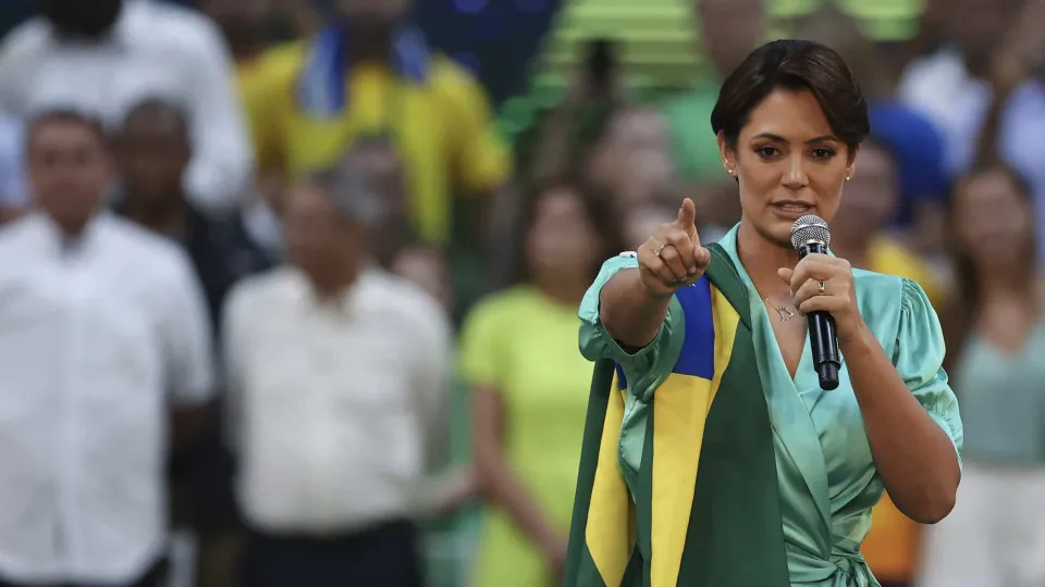 Michelle impõe condição inusitada para entrar na campanha de Flávio