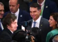 Milei recebe Flávio e declara apoio à candidatura no Brasil