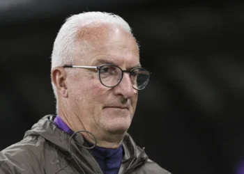 São Paulo recebe Dorival com jejum de vitórias, lesões e tensão política
