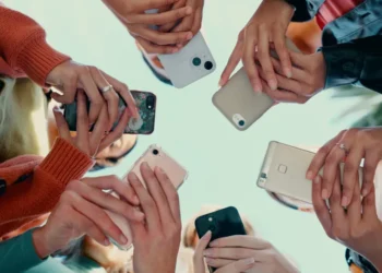 Seis hábitos que podem estar deixando seu celular mais lento; entenda