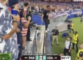 Torcedor tenta invadir gramado após gol dos EUA; vídeo