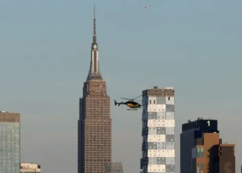 Casal é preso após subir ao topo do Empire State Building em Nova York