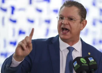 PF diz que compra de imóvel de Sóstenes não teve origem dos recursos comprovada