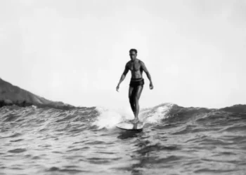A incrível e surpreendente história do surfe