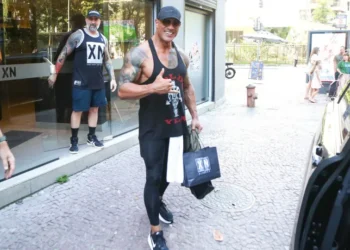 The Rock treina no Rio durante divulgação do live-action de