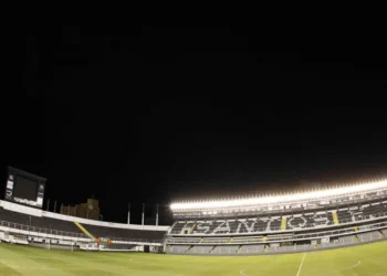 Reforma no gramado da Vila Belmiro para o 2º semestre entra na reta final