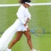 Tenista Naomi Osaka vira ícone de moda ao desfilar looks assinados nas quadras