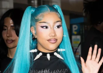 Filha de Kim e Kanye, North West, exibe novos piercings nos lábios