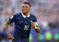 Paraguai dá trabalho, mas Mbappé resolve, e França vai às quartas de final da Copa