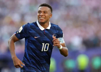 Paraguai dá trabalho, mas Mbappé resolve, e França vai às quartas de final da Copa