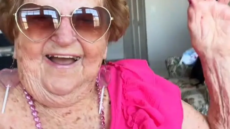 Asilo ameaça expulsar influencer de 96 anos devido a festas