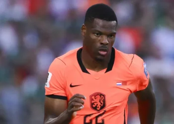 Real Madrid confirma a contratação de Dumfries, ex-Inter de Milão