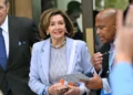 Marido de Nancy Pelosi bate em carro e foge do local na Califórnia