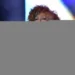 Alcione se desequilibra e cai durante show em São Luís