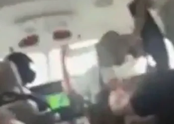 Passageiros entram em desespero após aeronave