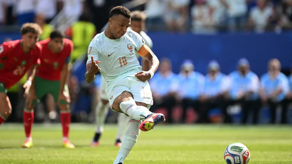 França vence Marrocos e é a primeira semi-finalista da Copa do Mundo