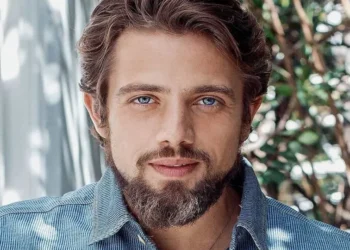 Internado em clínica, Rafael Cardoso faz desabafo:
