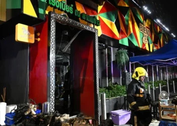 Incêndio em pub mata ao menos 27 na capital da Tailândia