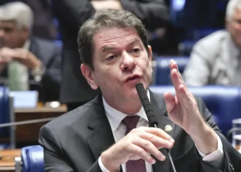 Cid Gomes disputará Senado no Ceará para ajudar PT contra Ciro Gomes