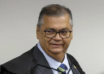 Dino manda presidentes de 21 partidos explicarem se têm