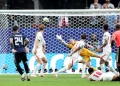 No sufoco, Argentina vira, bate a Inglaterra e avança pra final da Copa