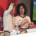 Mick Jagger vê Inglaterra cair na Copa e revive piada de