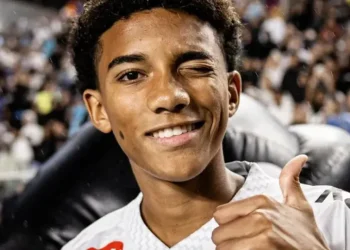Juninho volta a ser Robinho Jr. e é um dos relacionados de Cuca no Santos