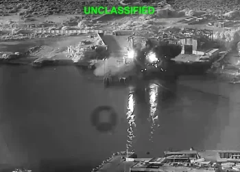 EUA lançam ataques contra bases iranianas que ameaçam fluxo em Hormuz
