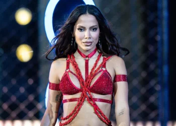 Anitta revela capa de seu novo álbum,