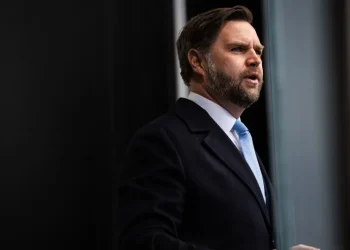 Vance diz que Israel tentou influenciar os EUA contra acordo com Irã