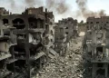 Ataque atribuído a Israel mata palestinos em funeral e em mercado no centro de Gaza