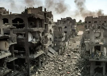 Ataque atribuído a Israel mata palestinos em funeral e em mercado no centro de Gaza
