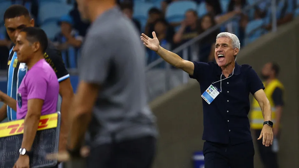 Luís Castro vai de mal a pior e obriga Grêmio a dar