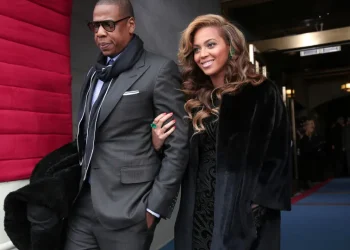 Homem é preso após bater carro no portão de Jay-Z e Beyoncé