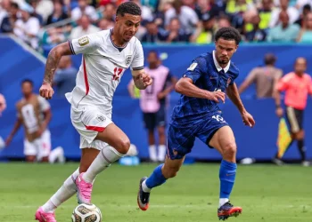 Em jogo com 10 gols, Inglaterra confirma 3º lugar na Copa sobre a França