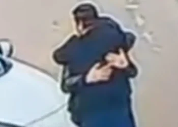 Abraço após batida muda desfecho de acidente:
