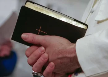 Padre é nomeado exorcista em SP, e arquidiocese cita necessidades espirituais