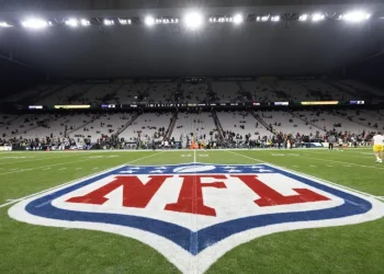 Jogadores da NFL citam Copa e pedem gramados naturais em estádios dos EUA