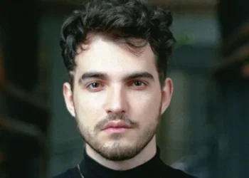 Jão anuncia retorno à música durante intervalo de