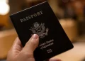 Por que os EUA caíram do 1º ao 10º lugar no ranking de passaportes fortes
