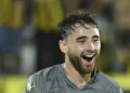 Corinthians recusa proposta de R$ 5 milhões pelo lateral Pedro Milans